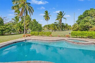 8619 SW 51st St in Cooper City, FL - Building Photo - Building Photo