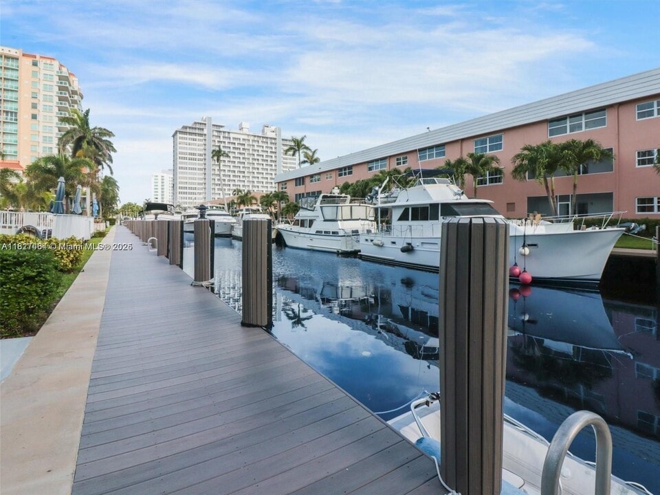 901 N Birch Rd in Fort Lauderdale, FL - Building Photo