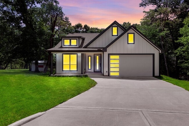 90 Piping Rock Pl in Coldspring, TX - Building Photo - Building Photo