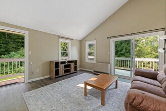 33 village plaza Rd in Plymouth, NH - Building Photo - Building Photo