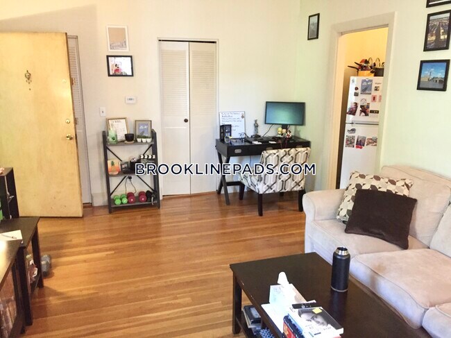 16 Winchester St-Unit -4 in Brookline, MA - Foto de edificio - Building Photo