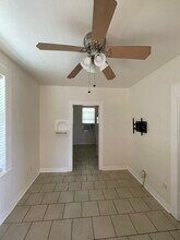 2016 57th St in Galveston, TX - Foto de edificio - Building Photo