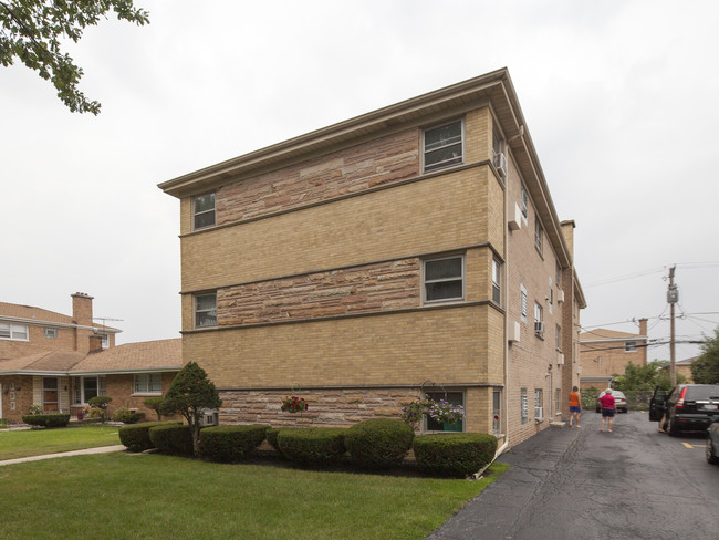 4450 N Oak Park Ave in Harwood Heights, IL - Building Photo - Building Photo