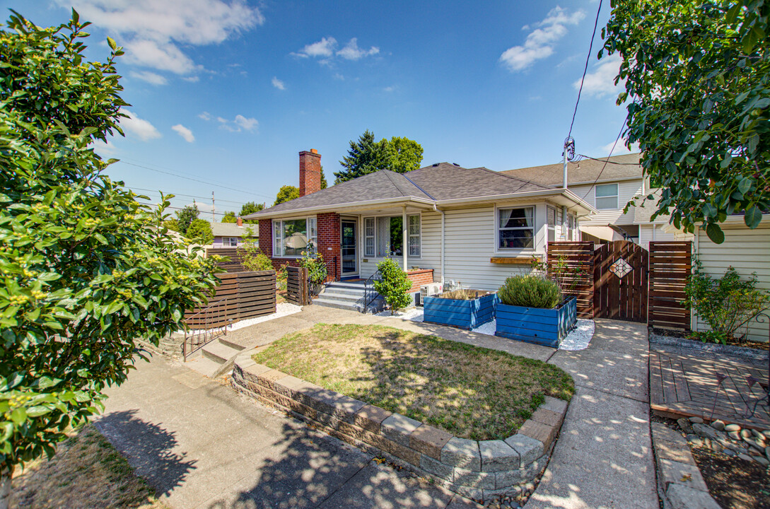 610 SE 84th Ave, Unit Bungalow 610 in Portland, OR - Building Photo