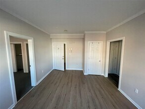 128 South St-Unit -203 in Oyster Bay, NY - Building Photo - Building Photo