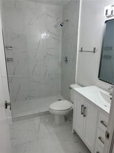 9187 Fontainebleau Blvd in Miami, FL - Building Photo - Building Photo