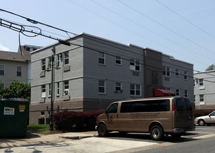 Arlandria Chirilagua in Alexandria, VA - Foto de edificio - Building Photo