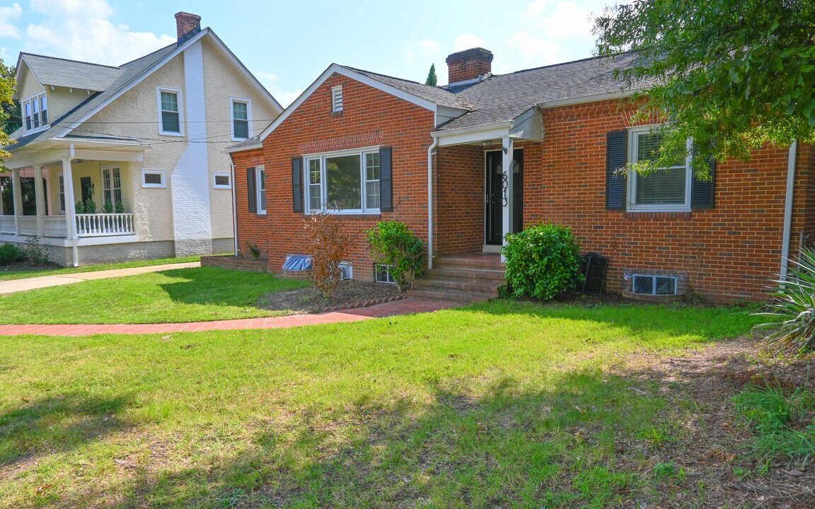 6013 Patterson Ave in Richmond, VA - Building Photo