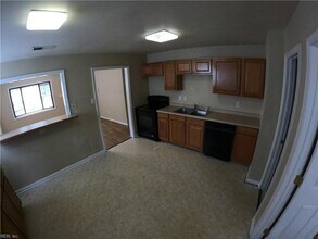 1410 W 39th St in Norfolk, VA - Foto de edificio - Building Photo