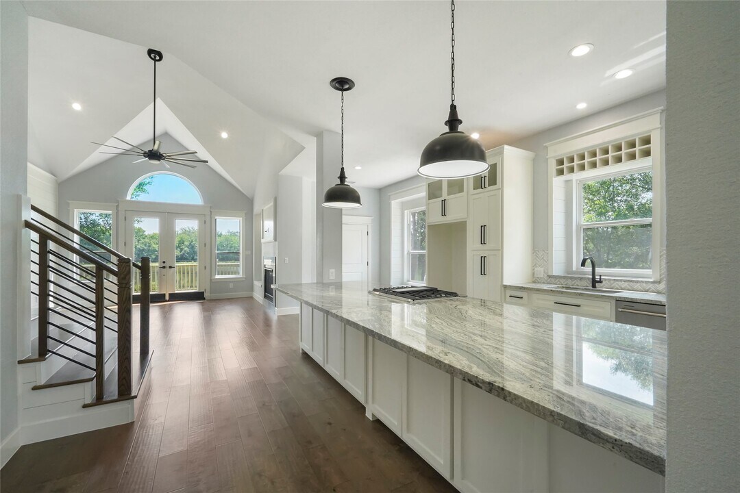 401 Brook Hollow Dr in Conroe, TX - Building Photo