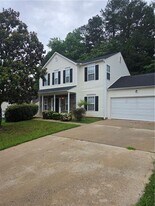 5745 Old Carriage Dr in College Park, GA - Building Photo