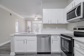 5345 W Loop S in Houston, TX - Building Photo - Building Photo