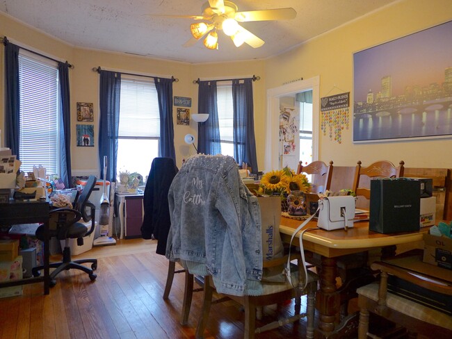 33 Oak Square Ave, Unit 1 in Boston, MA - Foto de edificio - Building Photo