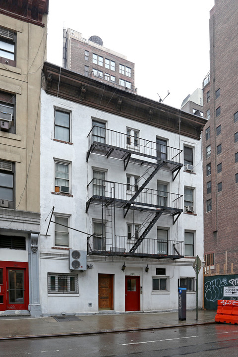 259 W 29th St in New York, NY - Building Photo