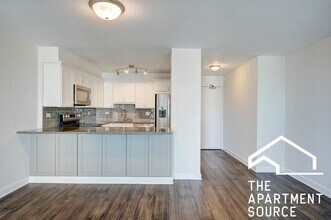 1560 N Sandburg Terrace in Chicago, IL - Building Photo - Building Photo