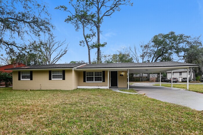 1008 Brierfield Dr in Jacksonville, FL - Building Photo