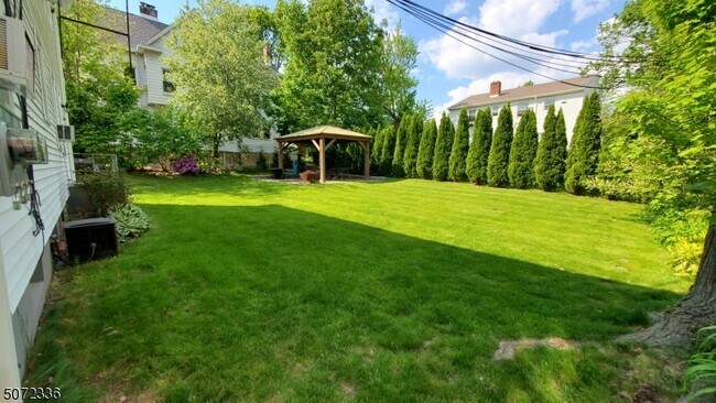 42 Walnut St in Montclair, NJ - Building Photo - Building Photo