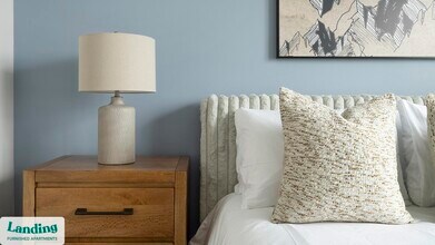 340 W 25th St, Unit 11-302 in Charlotte, NC - Foto de edificio - Building Photo