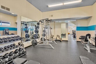 4030 Mt Acadia Blvd in San Diego, CA - Foto de edificio - Building Photo