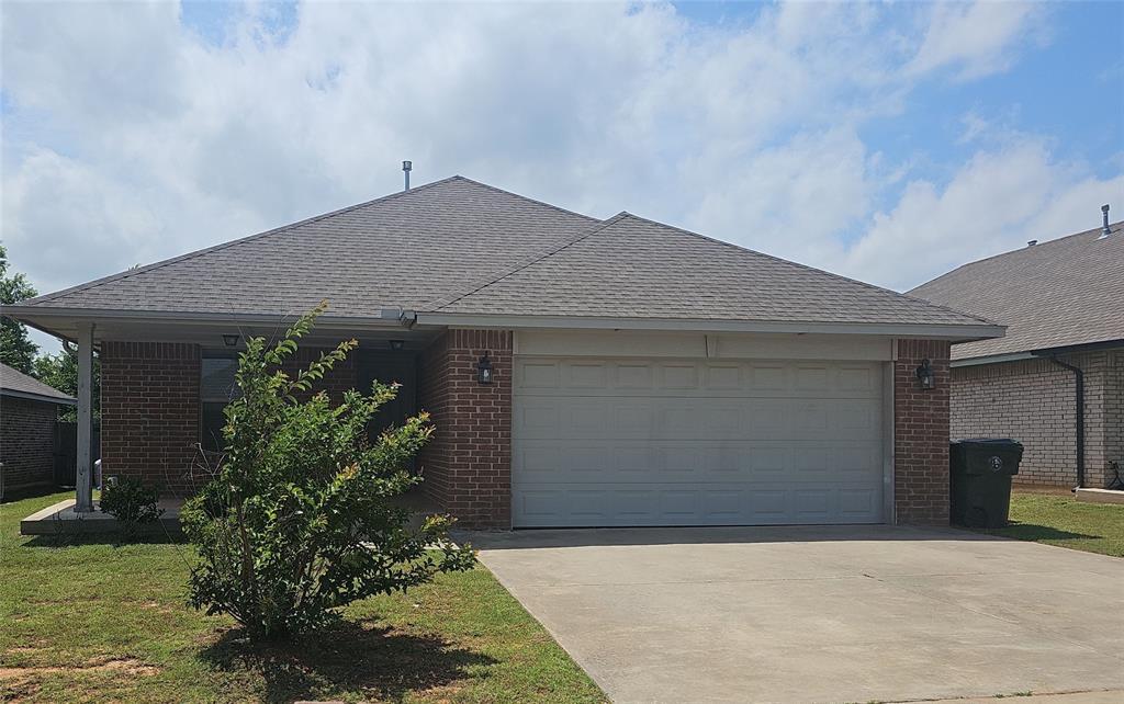 205 St Charles Way in Midwest City, OK - Building Photo