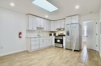 18 Wallis Ave in Jersey City, NJ - Building Photo - Building Photo
