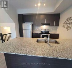 567 Ozawa Private in Ottawa, ON - Building Photo - Building Photo