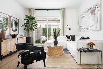 Bungalows on Sarival in Surprise, AZ - Foto de edificio - Building Photo