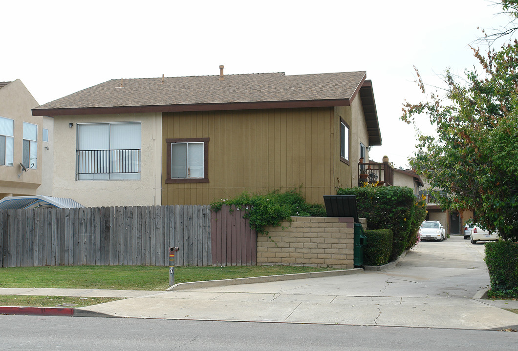 2548 Orange Ave in Costa Mesa, CA - Building Photo