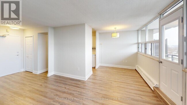 2-702 Quebec St in Guelph, ON - Building Photo - Building Photo
