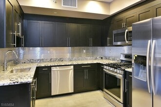 8 Whitehall Rd in Montville, NJ - Building Photo - Building Photo