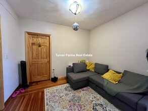 27 Princeton St, Unit 2 in Medford, MA - Building Photo - Building Photo