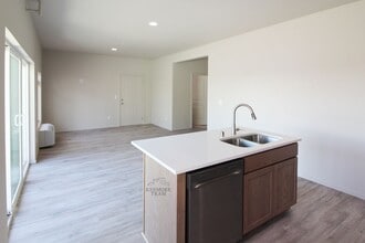 1200 N 8th Ave in Othello, WA - Building Photo - Building Photo