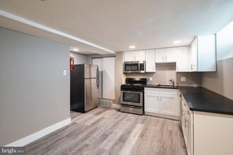 2351 Christian St in Philadelphia, PA - Building Photo - Building Photo