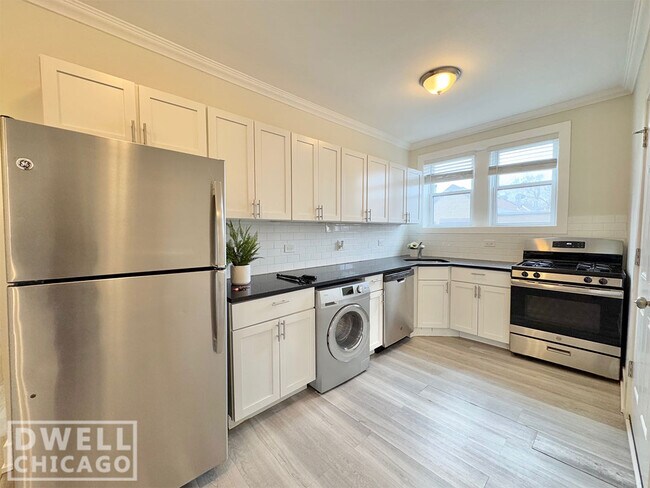 3816 N Greenview Ave, Unit 2 in Chicago, IL - Building Photo - Building Photo