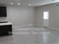 5519 Burr Bluff in San Antonio, TX - Foto de edificio - Building Photo