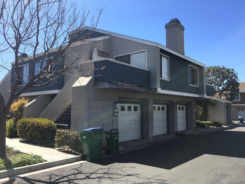 341 Deerfield Ave in Irvine, CA - Building Photo