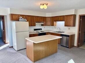 1626-1628-1628 Wayne St in Bluffton, IN - Building Photo - Building Photo