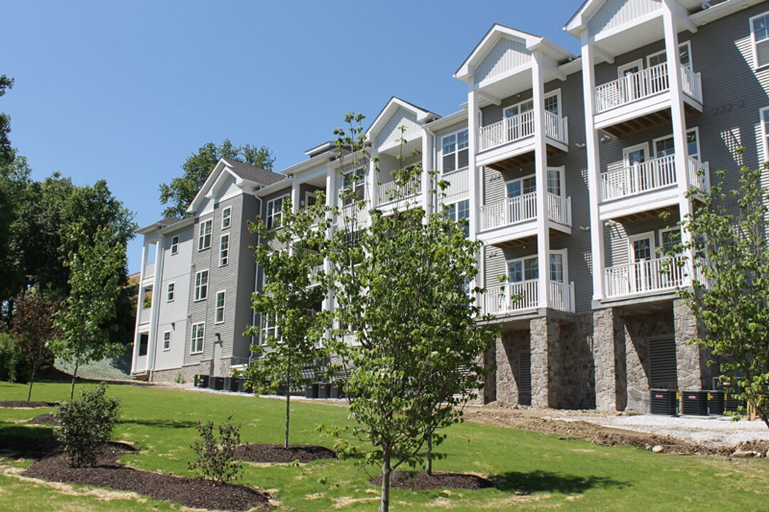 Barnbeck Place - Brookfield's Best Apartment Living in Brookfield, CT - Building Photo