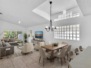 4147 Sapphire Terrace in Weston, FL - Building Photo - Building Photo