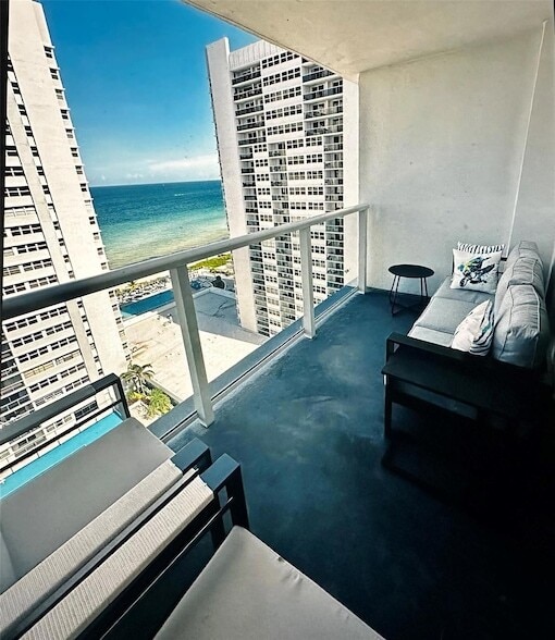 1880 S Ocean Dr, Unit TS705 in Hallandale Beach, FL - Building Photo - Building Photo