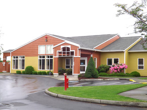 Suncrest Village Retirement Community in Sequim, WA - Foto de edificio - Building Photo