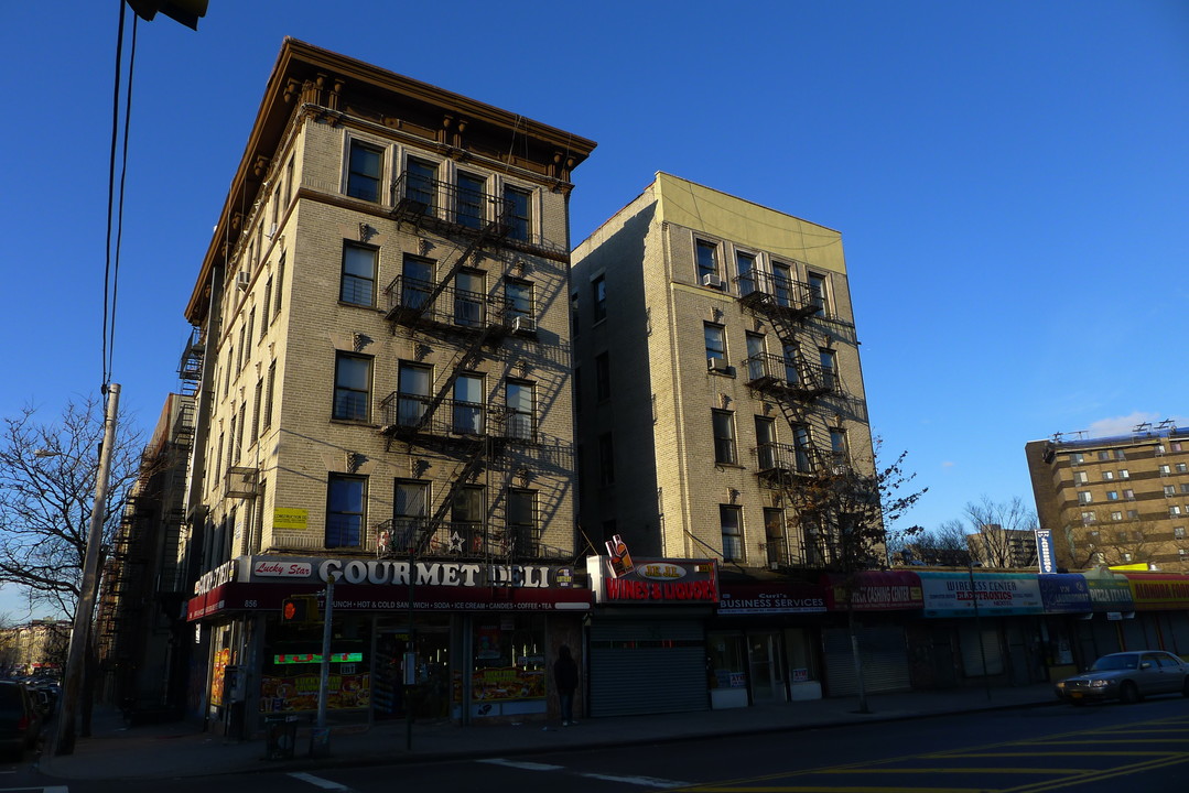 2095 Mohegan Ave in Bronx, NY - Building Photo