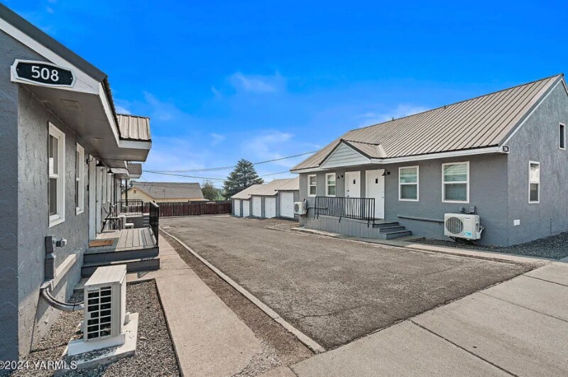508 2nd Ave in Zillah, WA - Building Photo
