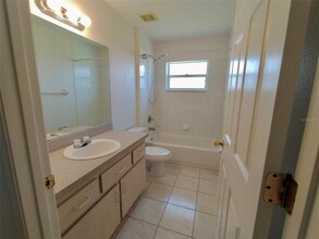 13 Bunker Knolls Ln in Palm Coast, FL - Foto de edificio - Building Photo