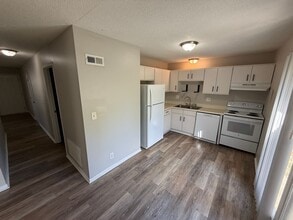 402-404 SW 6 St in Blue Springs, MO - Building Photo - Building Photo