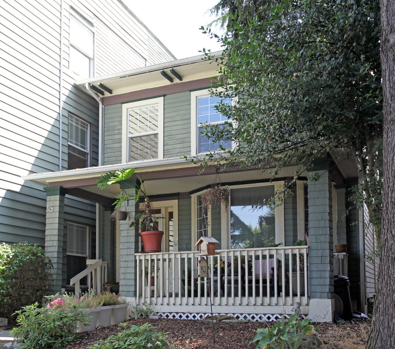 Duplex in Tacoma, WA - Building Photo