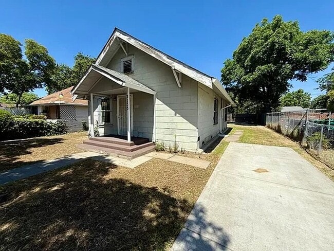 2133 E Marsh St in Stockton, CA - Building Photo - Building Photo