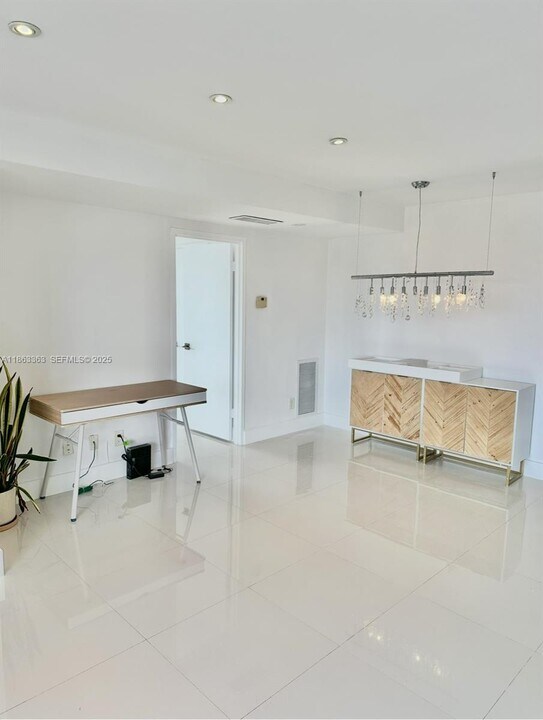 8400 Byron Ave in Miami, FL - Building Photo