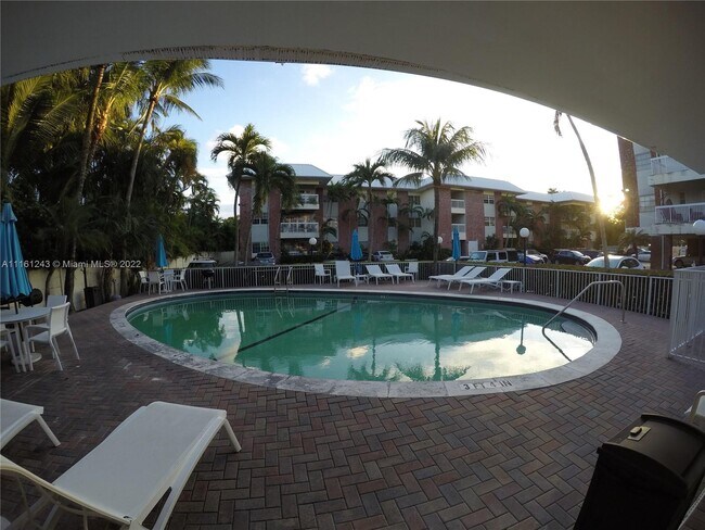 2424 SE 17th St-Unit -110B in Fort Lauderdale, FL - Building Photo - Building Photo