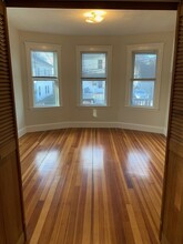 12 Grandview St, Unit 2 BED 1 BATH CLEANN in Boston, MA - Foto de edificio - Building Photo